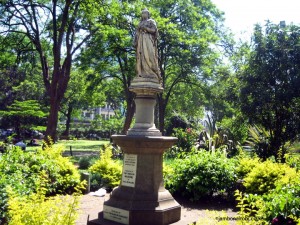 Queen Victoria statue at Jeevanjee Gardens